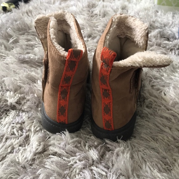 Carter’s boys brown boots - Picture 2 of 4